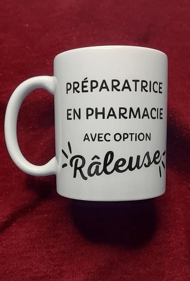 Mug préparatrice en pharmacie 